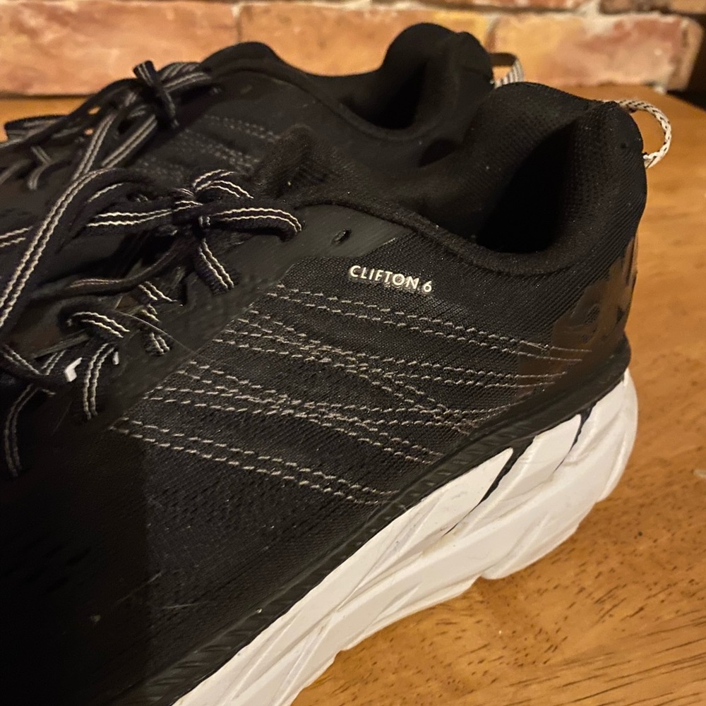 HOKA One One Clifton 6